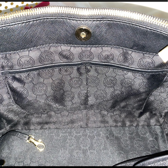 Michael Kors Purse - Picture 3 of 8